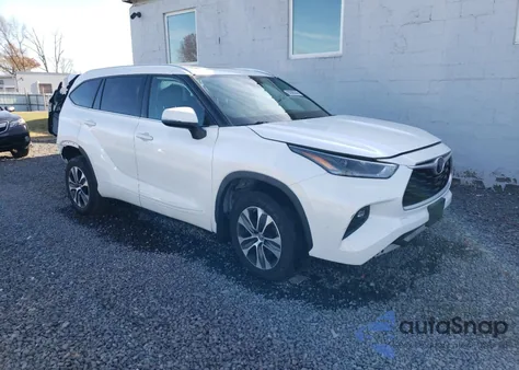 2021 Toyota Highlander Xle z USA, uszkodzony, nr VIN 5TDGZRBH5MS083892